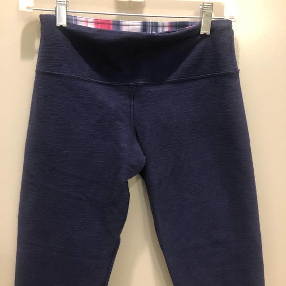 Navy Lululemon Wunder Under cropped leggings - Picture 3 of 4
